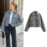Kurze Tweedjacke für die Übergangszeit